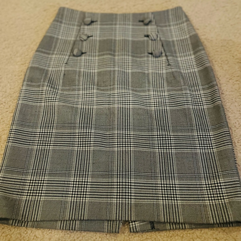 H&M- Gray plaid pencil skirt